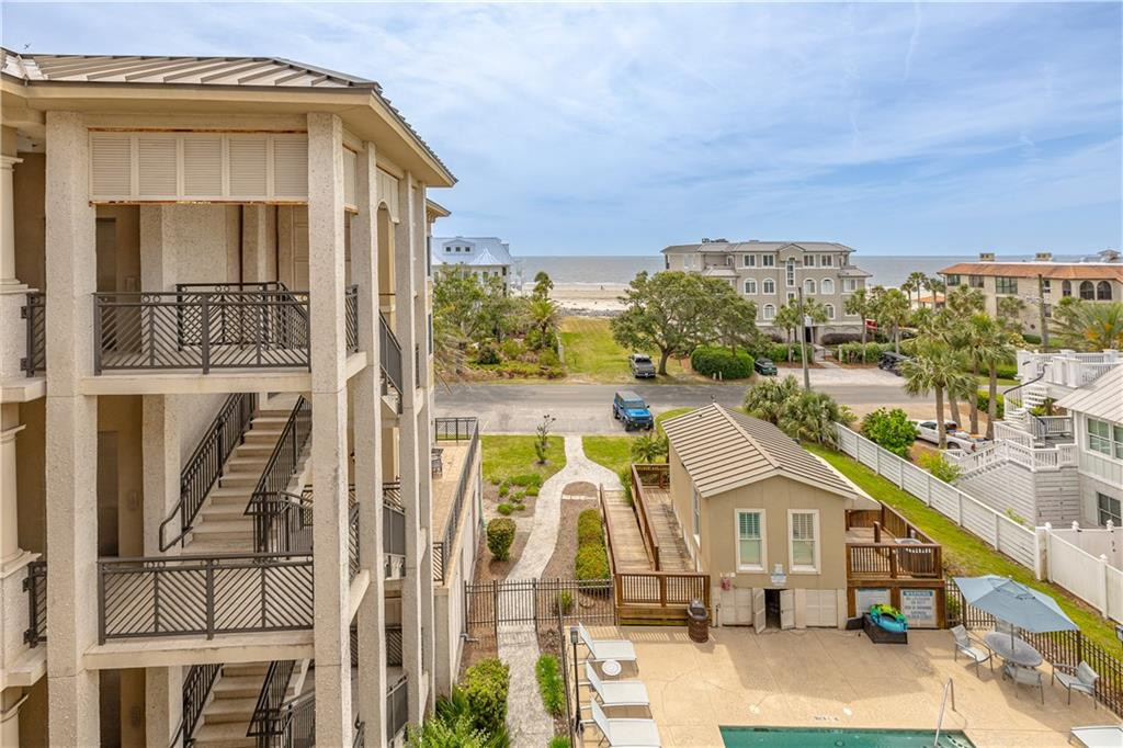 1015 Beachview Drive, 306 — photo