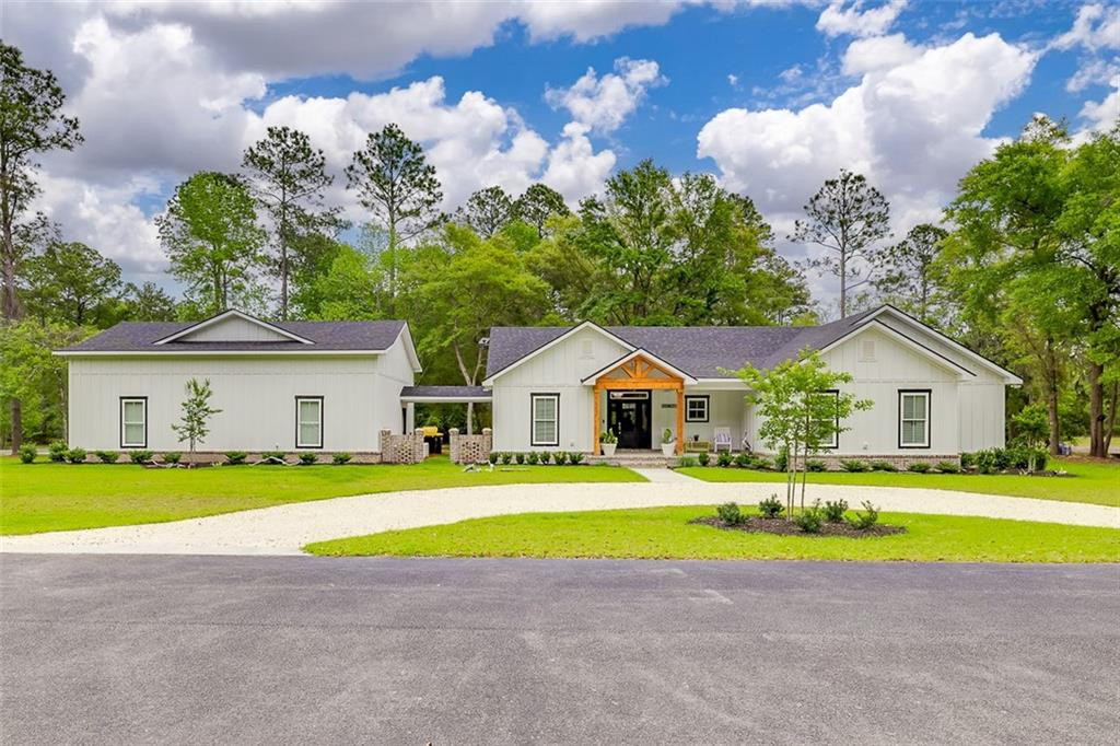 1037 Lake Side Drive NE — photo
