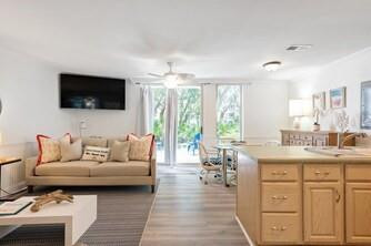 1175 Beachview Drive N, 203 — photo