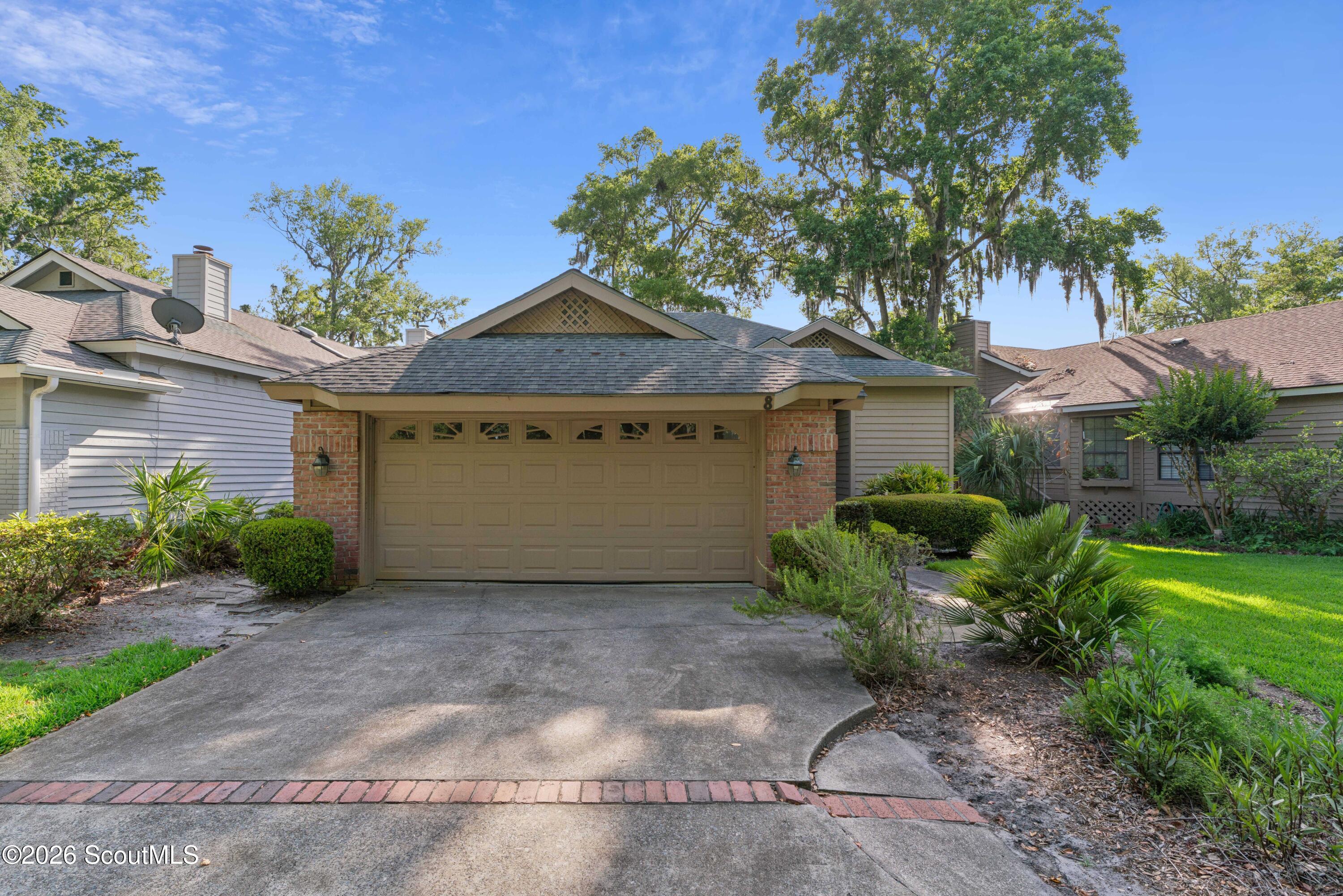 8 Bay Tree Court W — photo