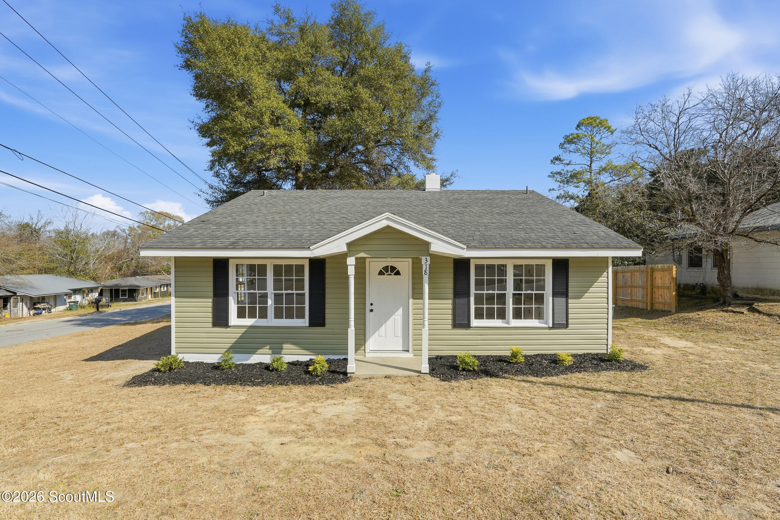 318 Peachtree Circle — photo