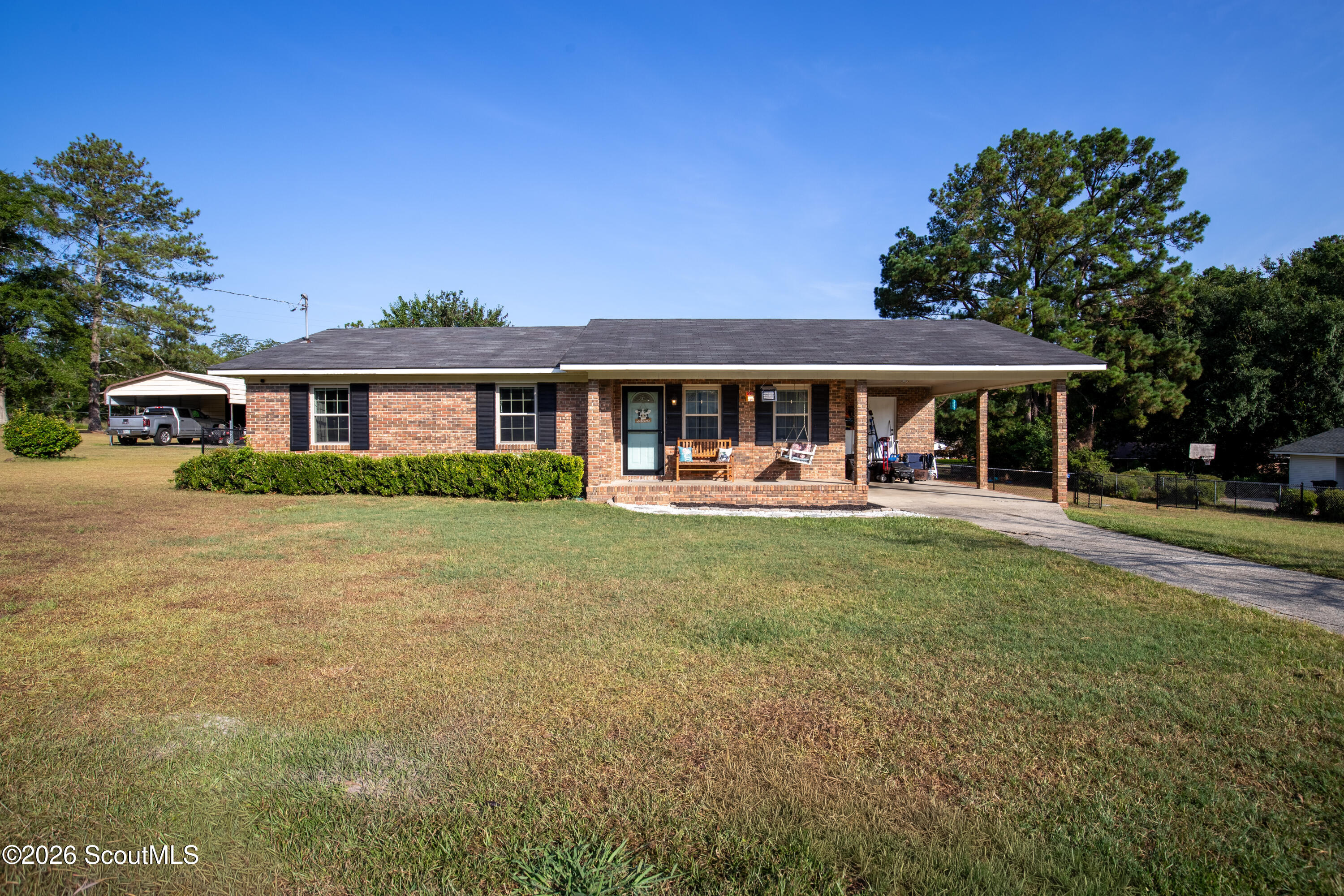 110 Queen Drive — photo