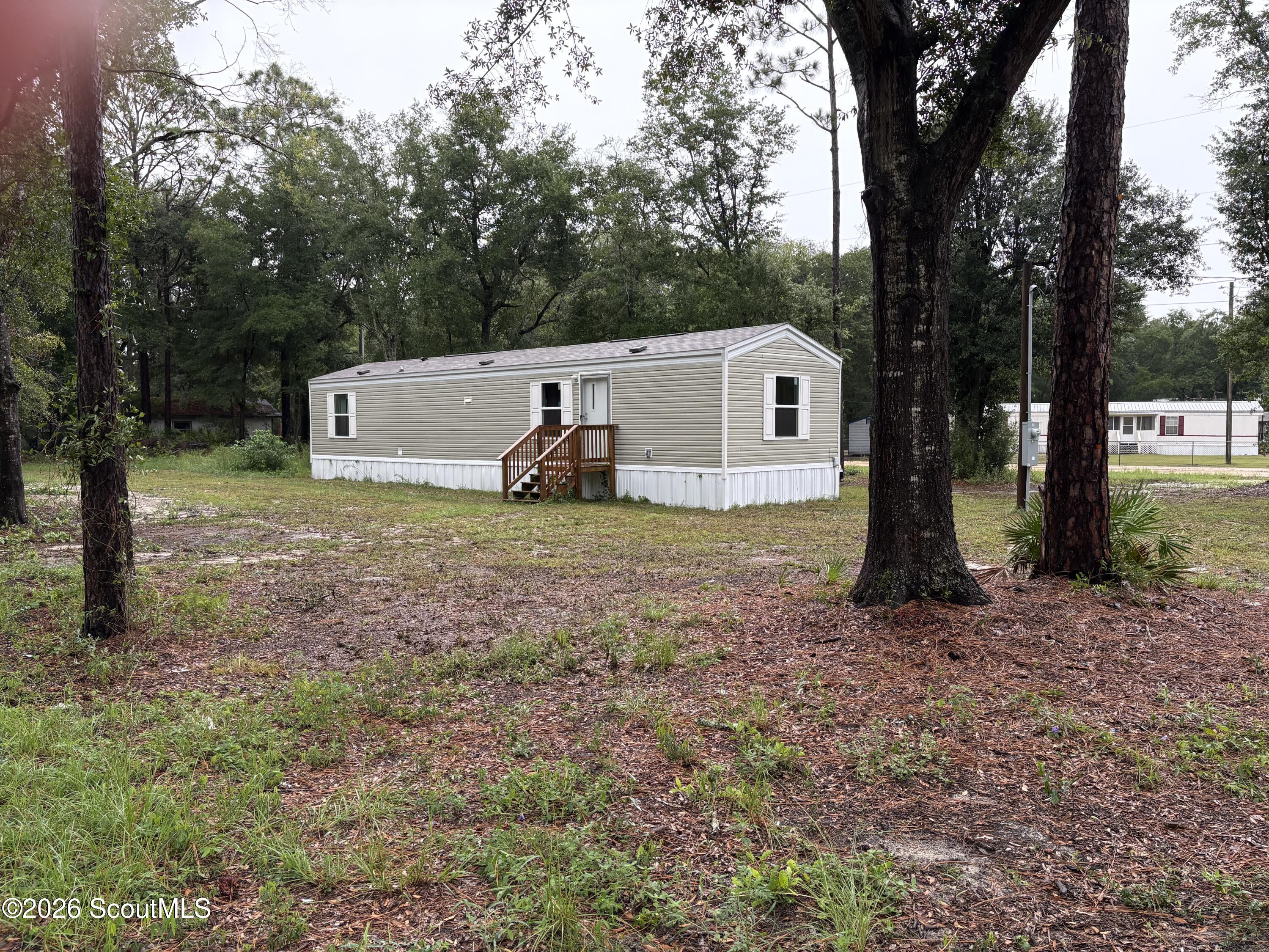 24 Robin Lane E — photo
