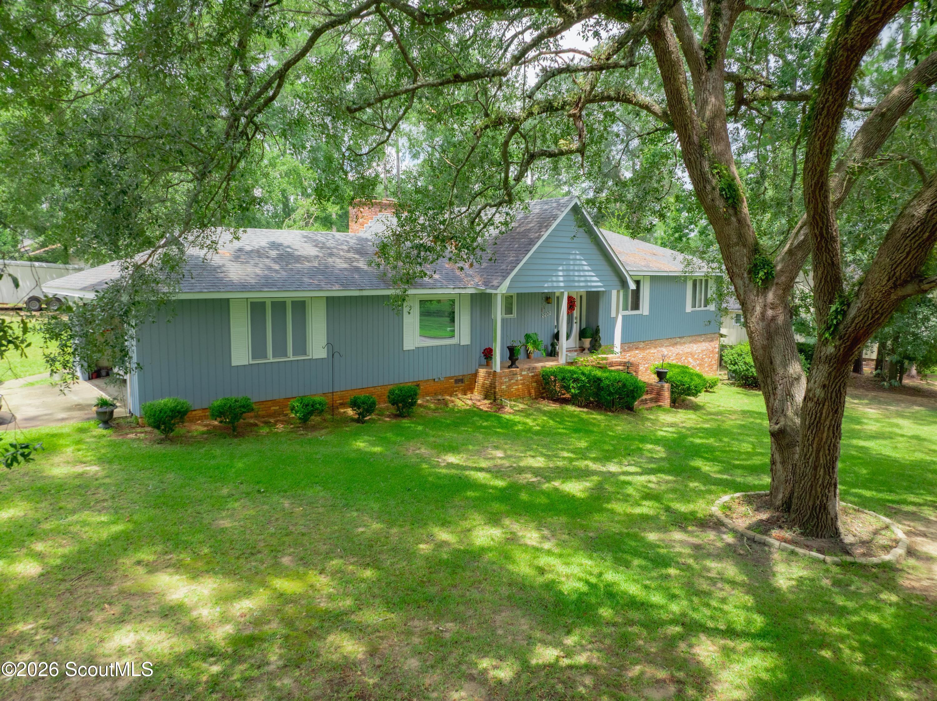 2202 Oakdale Drive — photo