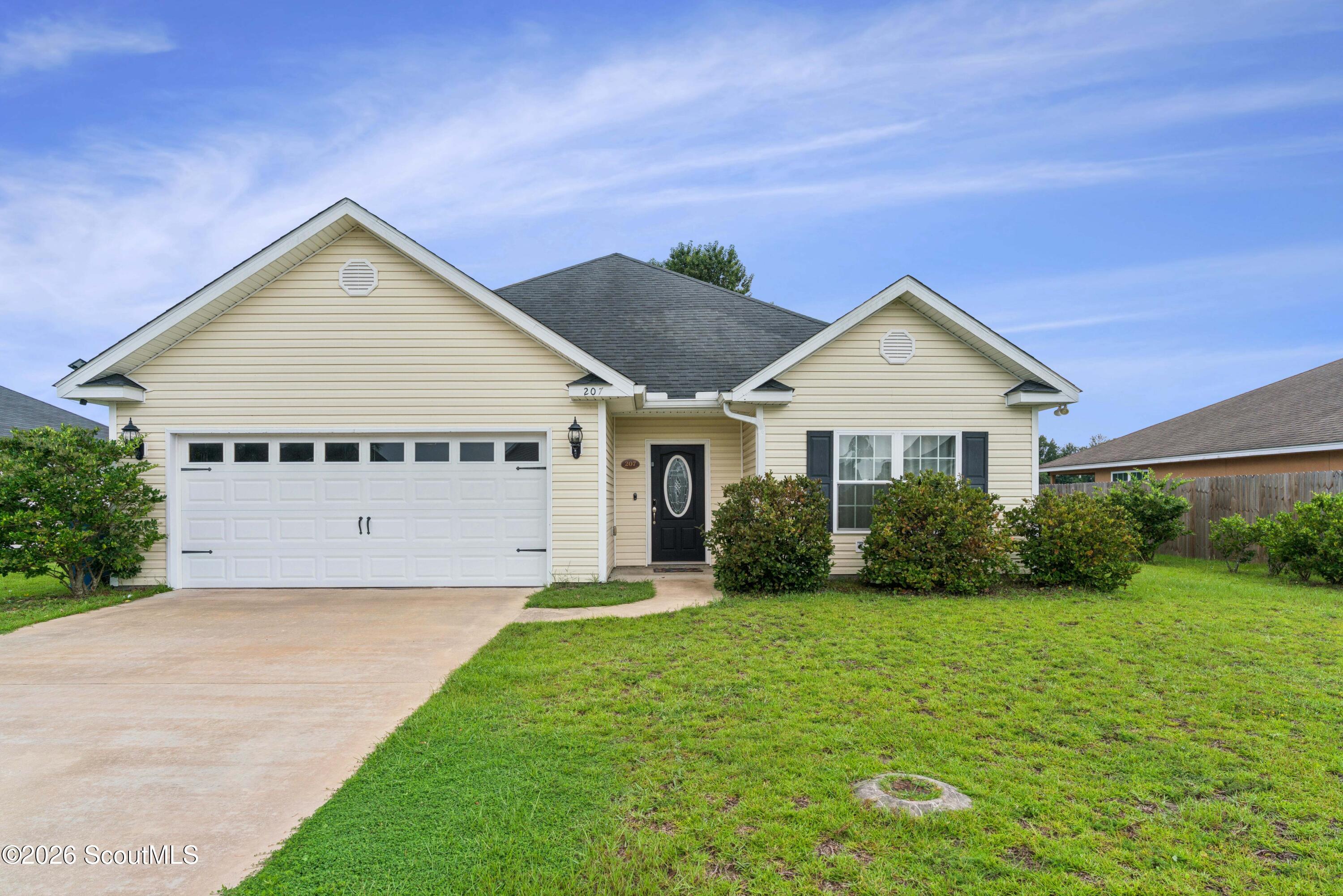 207 Roswell Drive E — photo