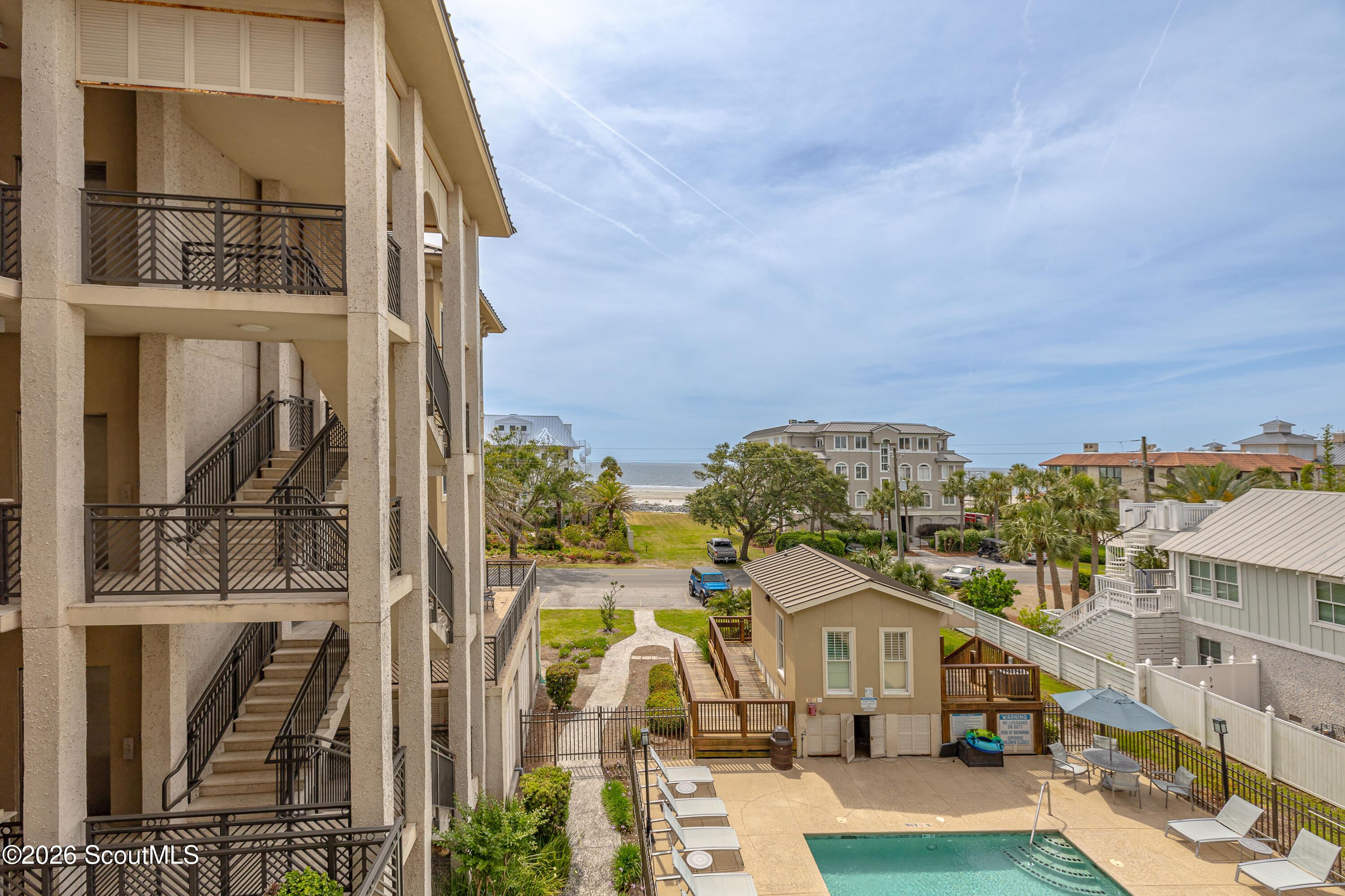 1015 Beachview Drive, 206 — photo