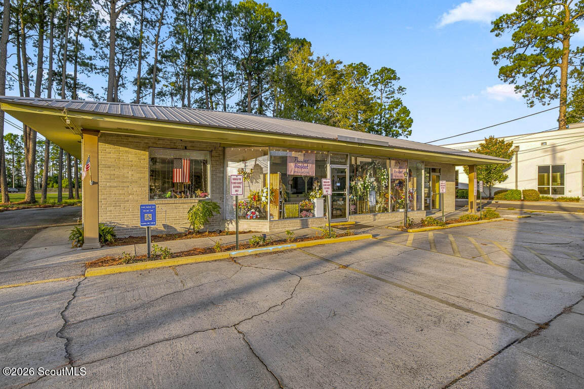 2440 Parkwood Drive — photo