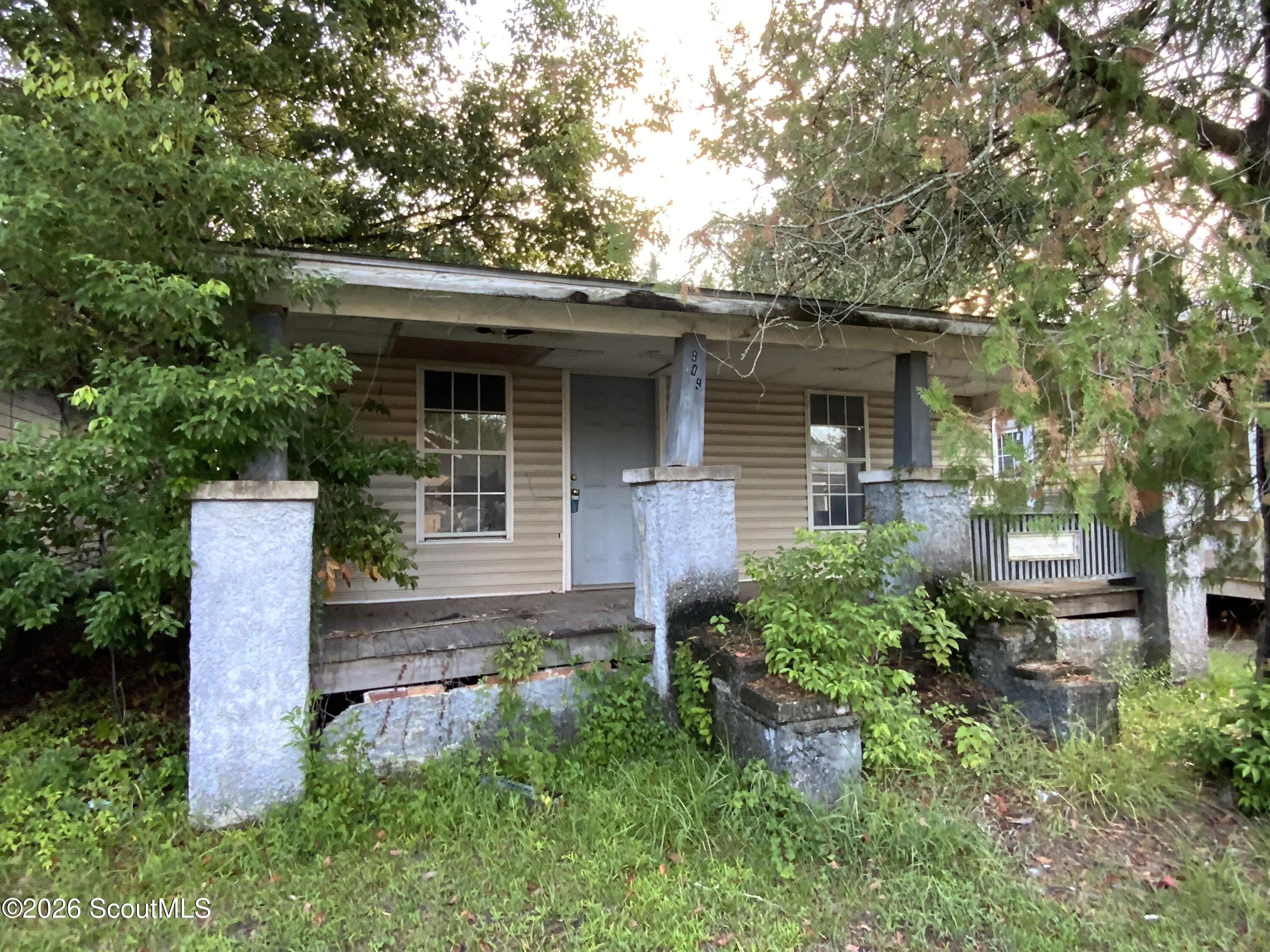 909 Pittman Street — photo