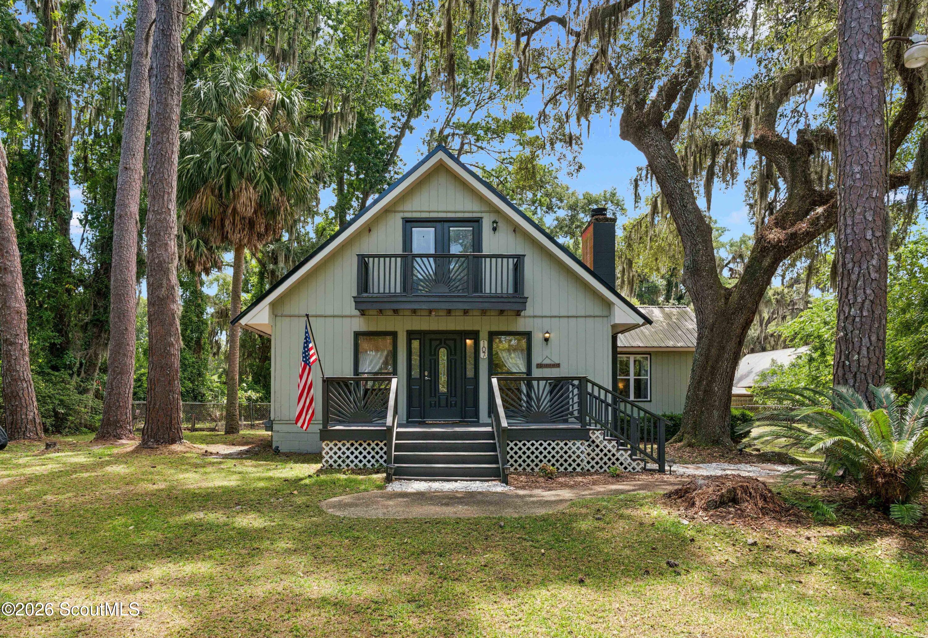 107 Oak Street — photo
