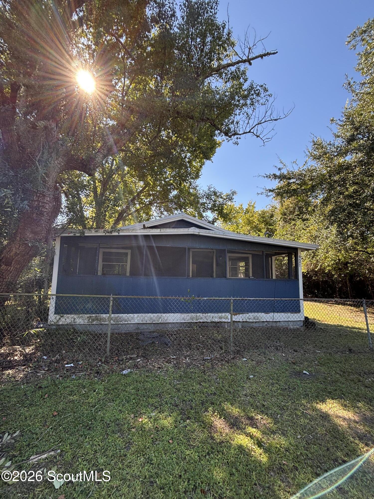 921 Gordon Street — photo