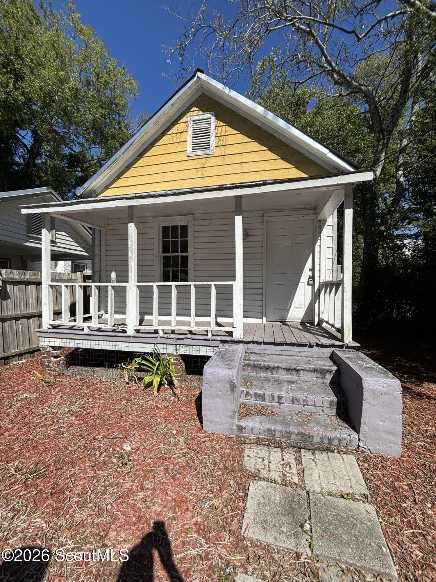 910 Amherst Street — photo