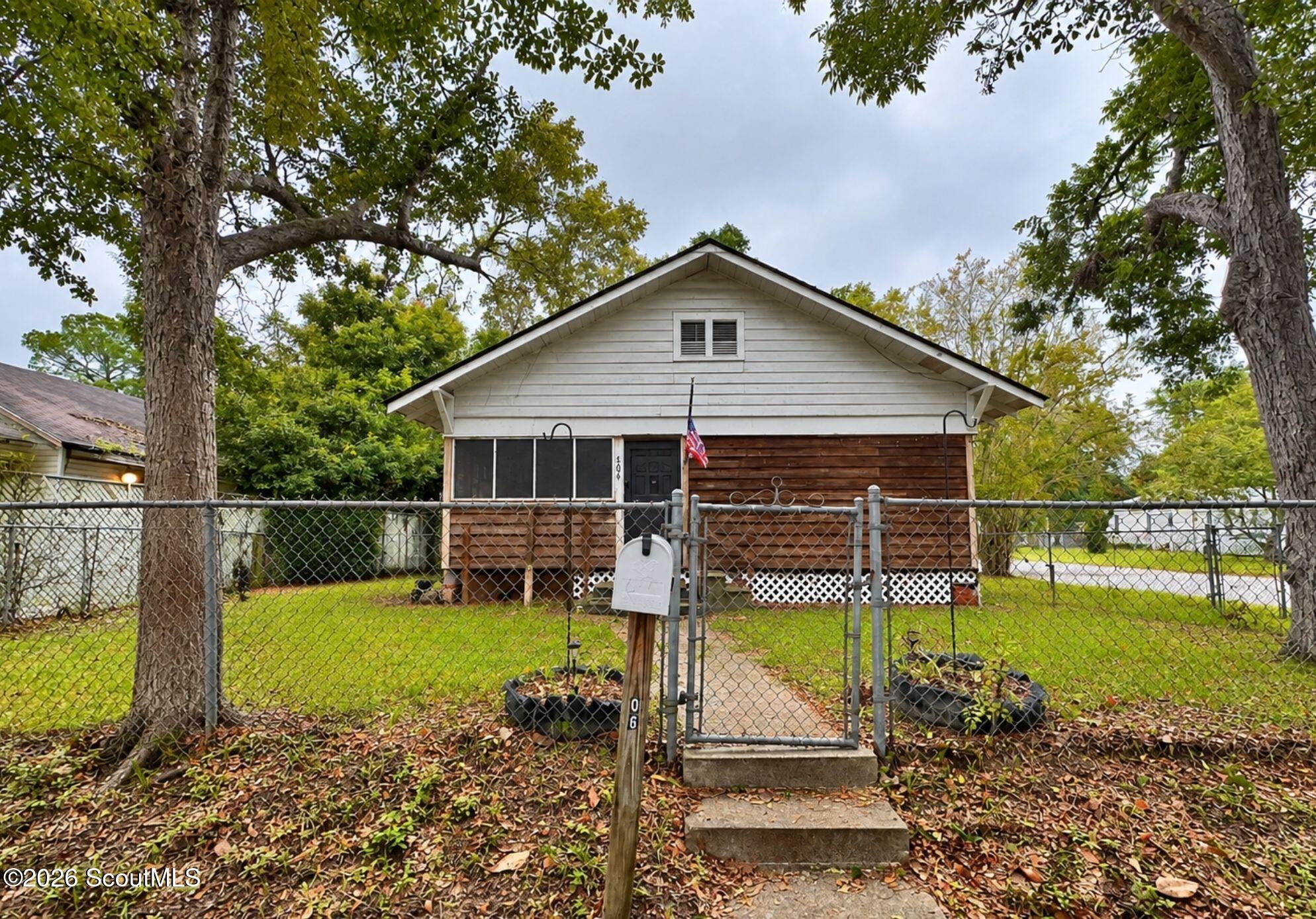 606 Senate Street — photo