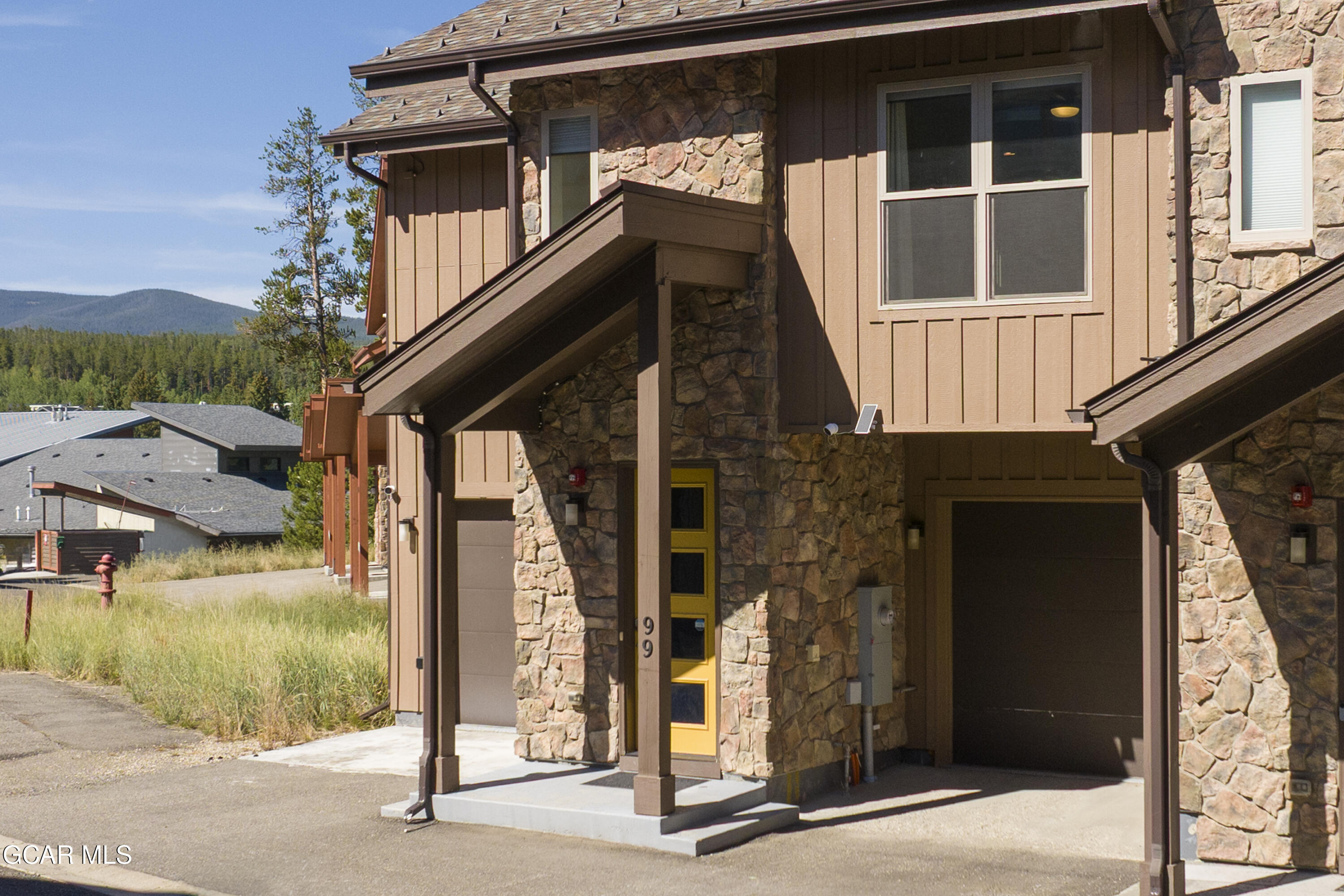 99 Stagecoach Way — photo