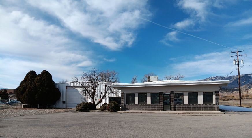 1901 Railroad Avenue — photo