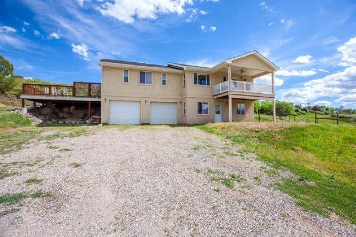 900 Thistle Court — photo