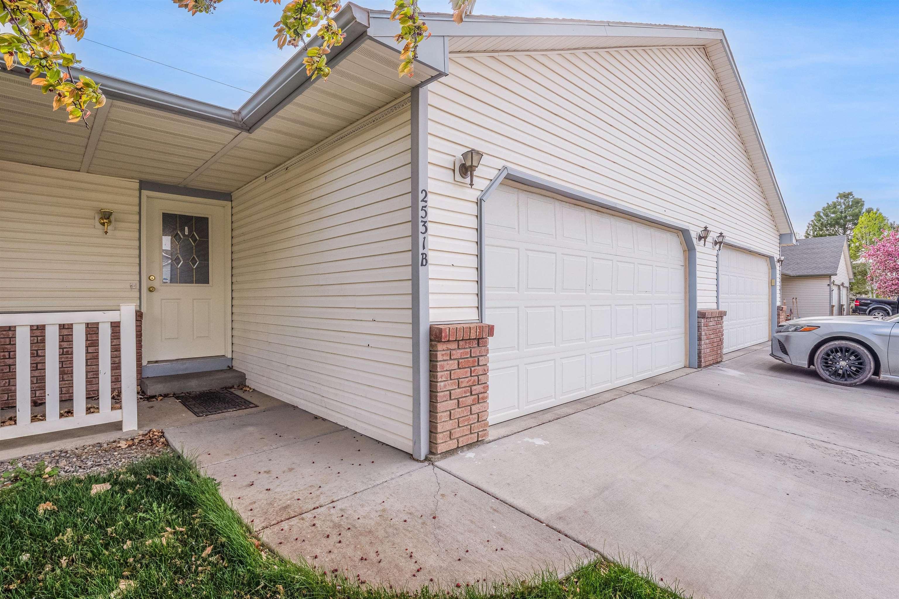 2531 Shetland Drive B — photo