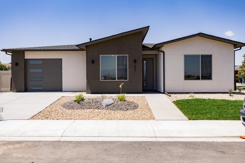 221 Shadow Mesa Street — photo