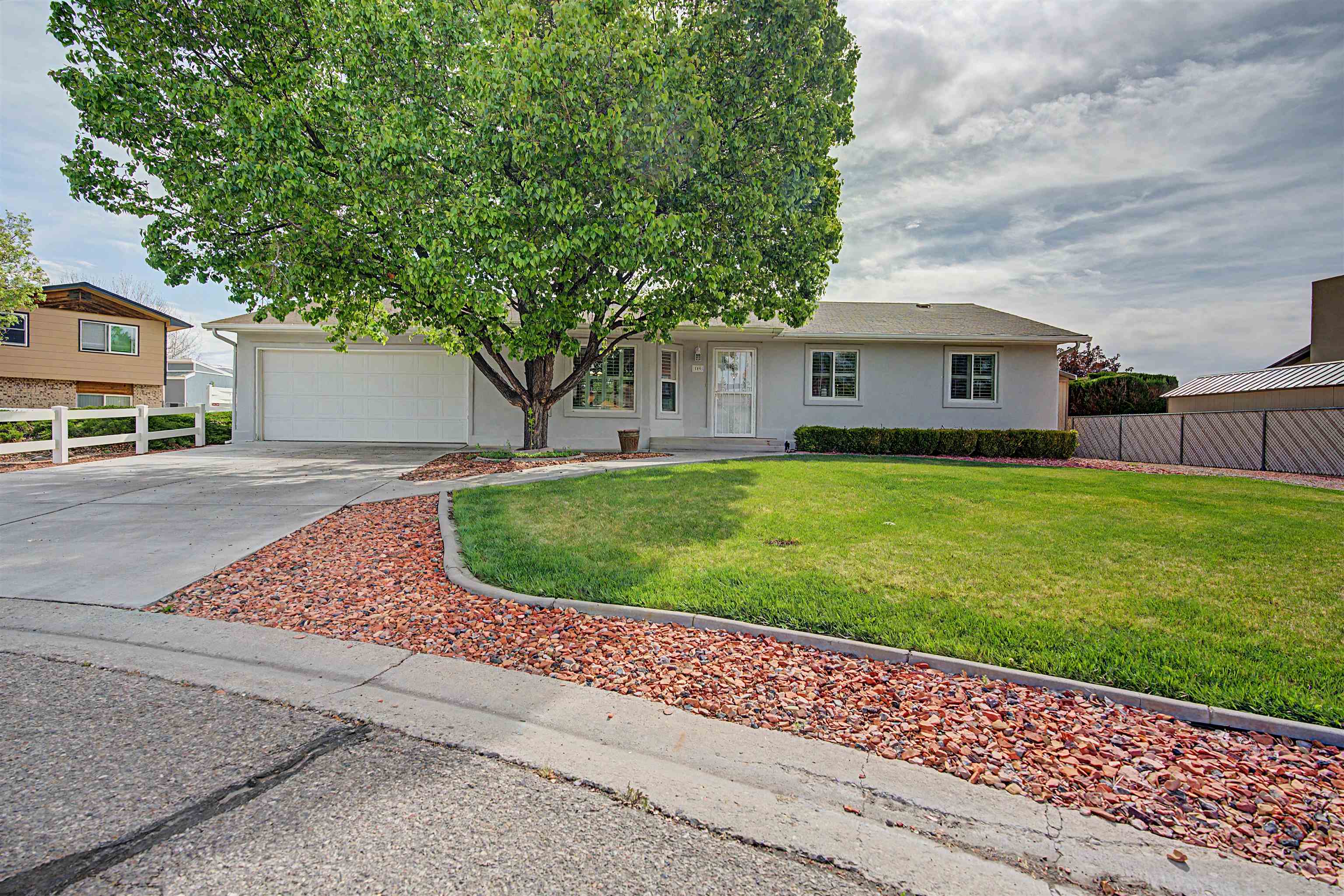 596 E Valley Court — photo