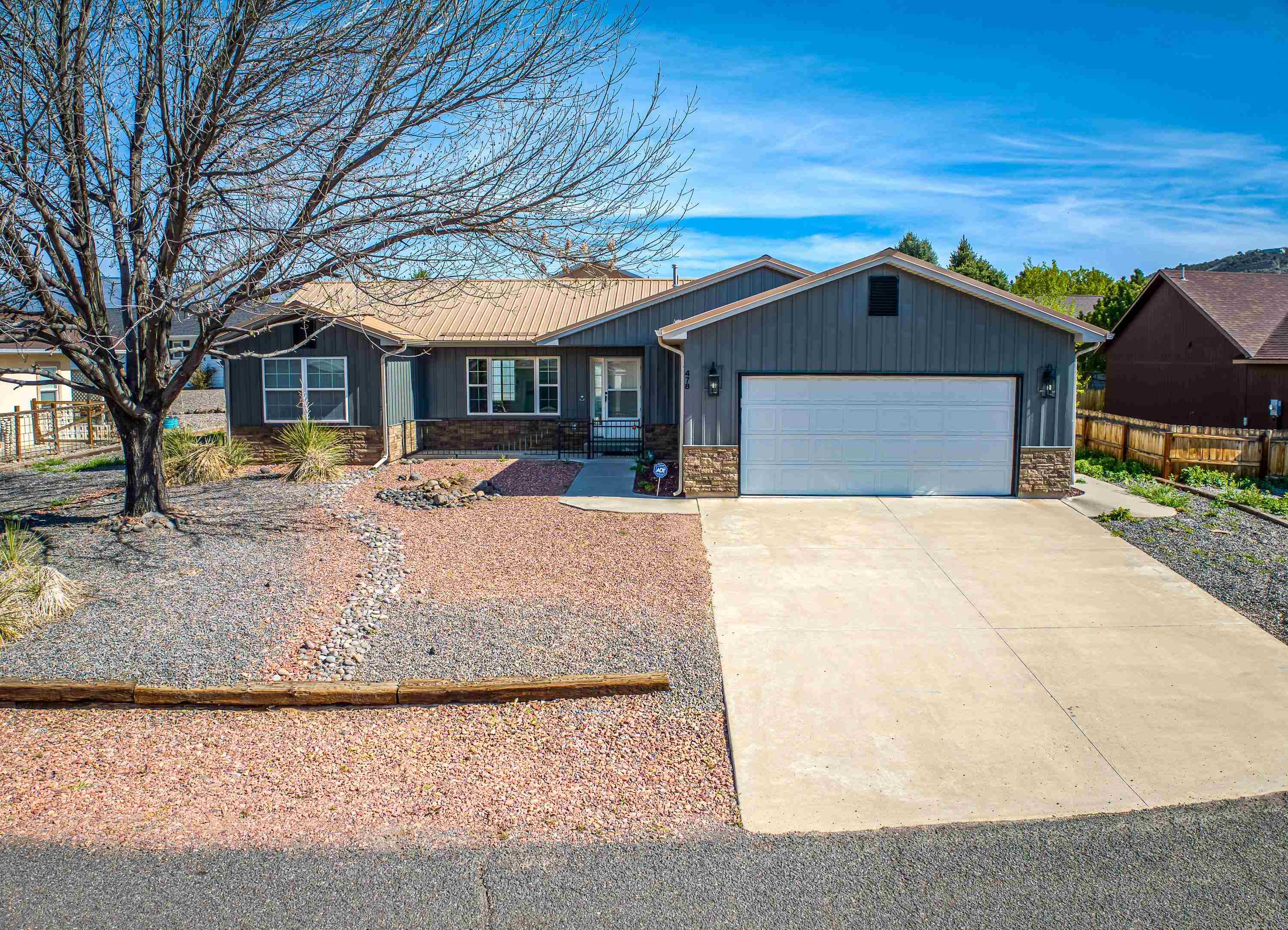 478 SE Birdie Circle — photo