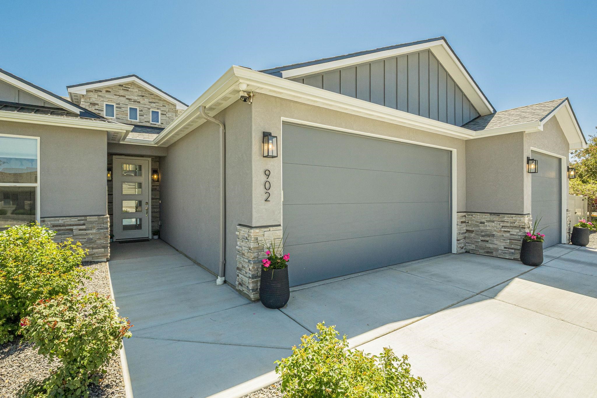 902 Cresthaven Drive — photo