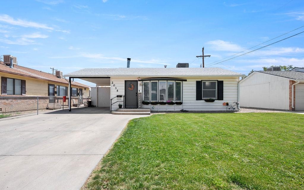2035 Bunting Avenue — photo