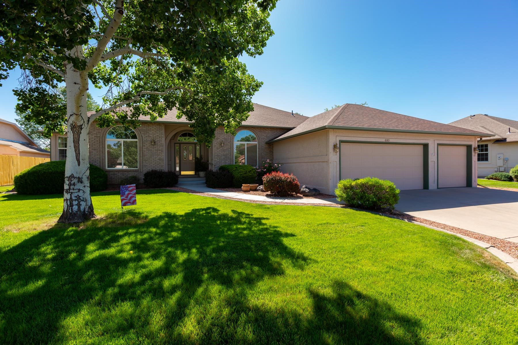 680 Moonridge Court — photo