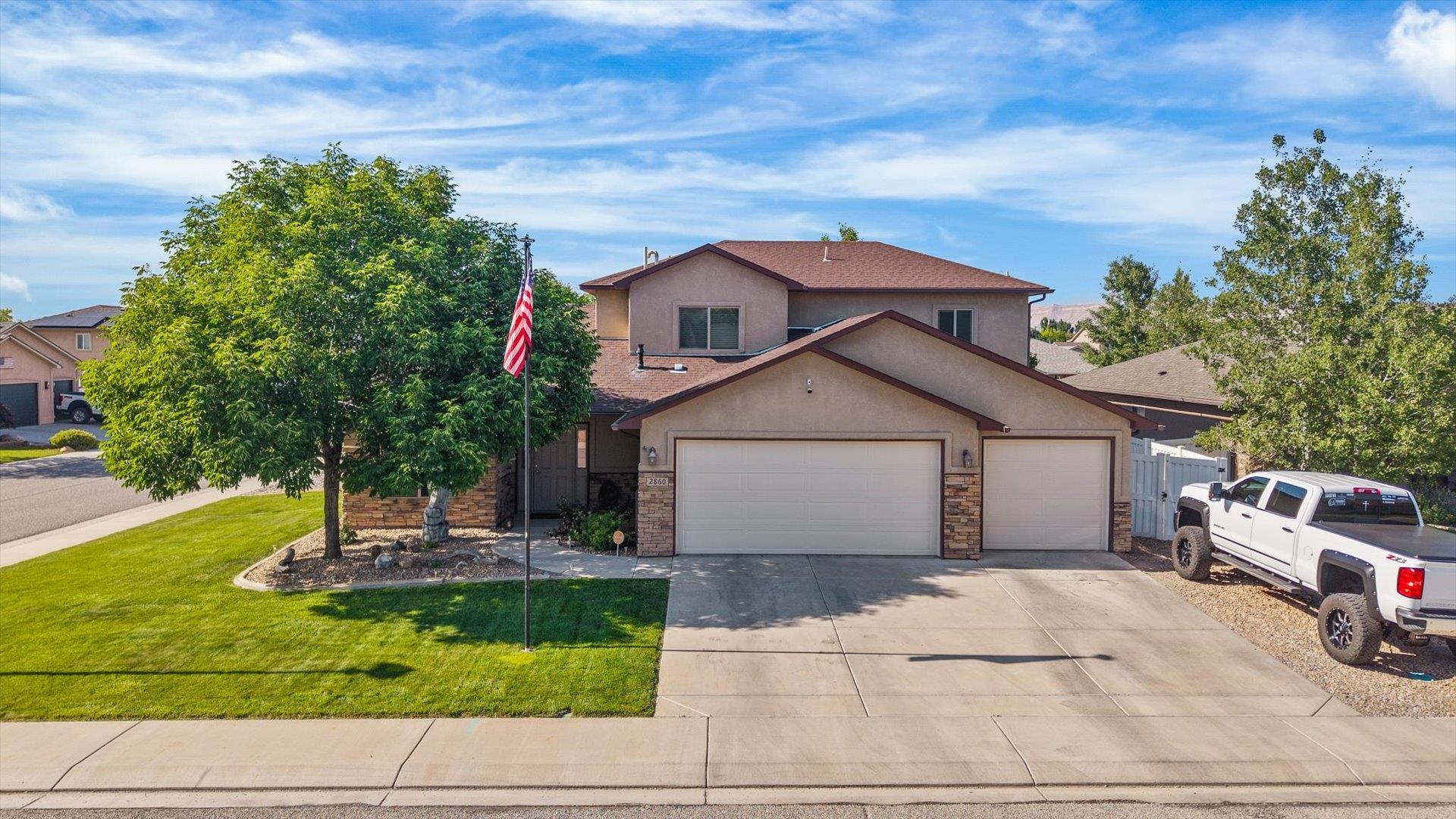 2860 Victoria Drive — photo