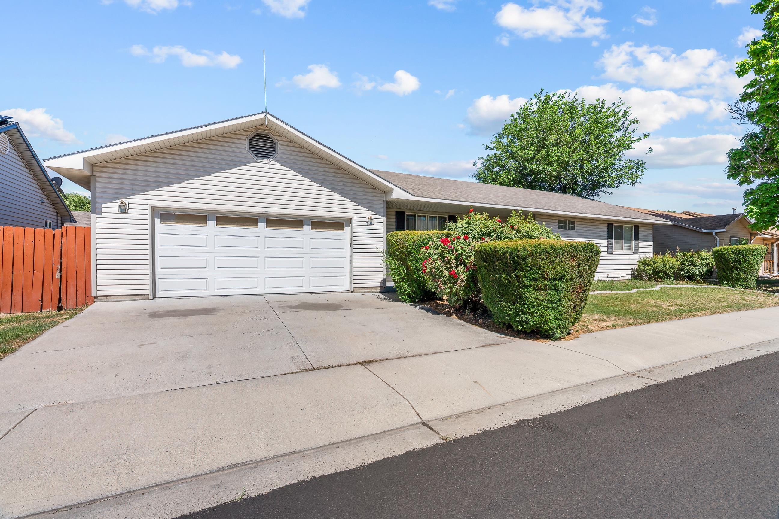 571 E Greenfield Circle — photo