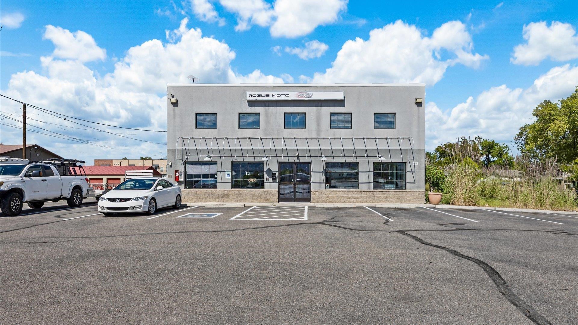 221 Highway 6&50 Mezzanine — photo