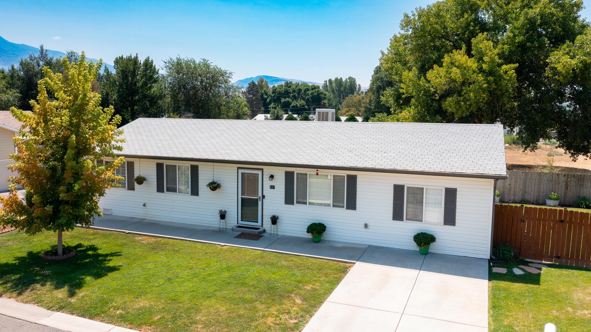 537 Crawford Lane — photo