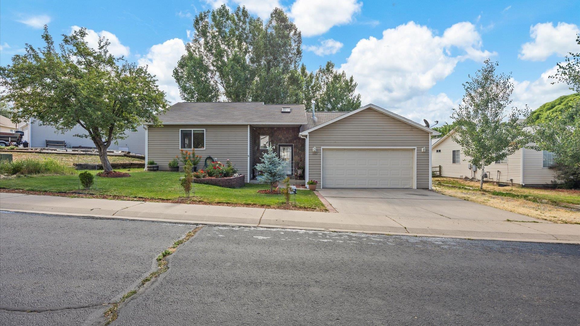 1482 Graham Court — photo