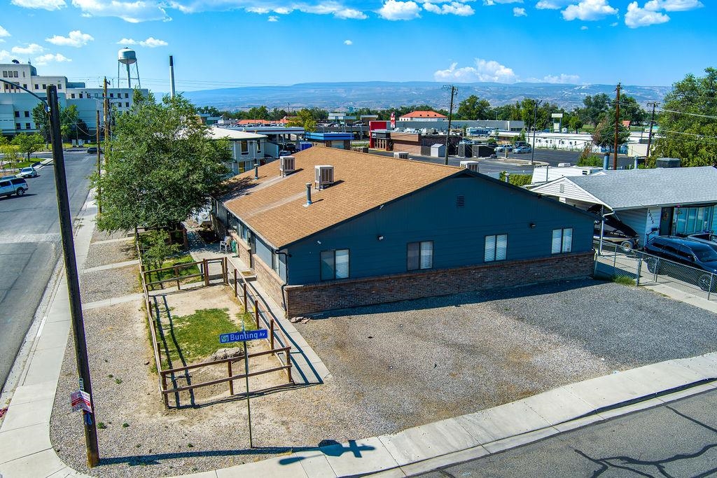 2045 Bunting Avenue — photo