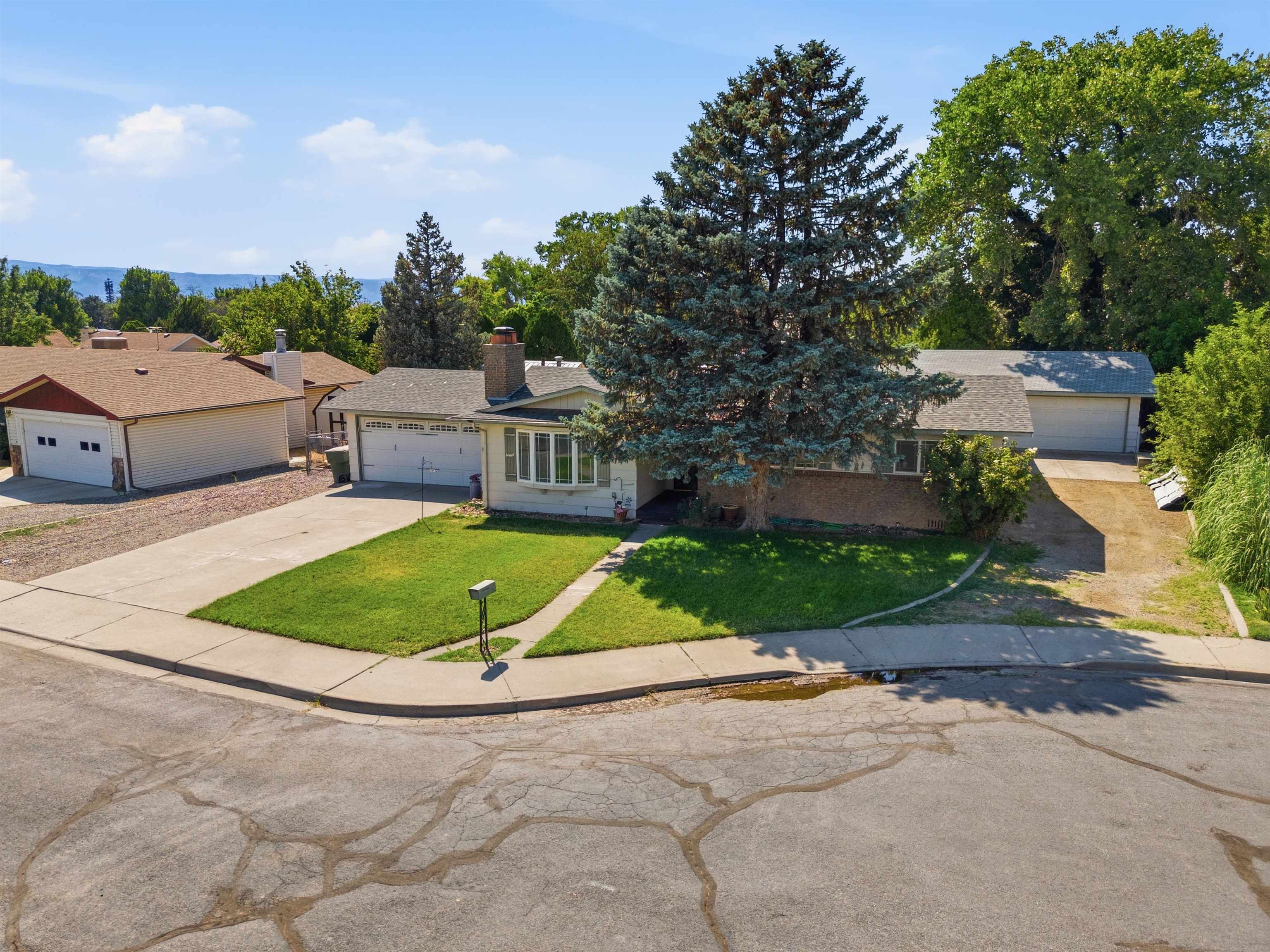 565 Normandy Drive — photo