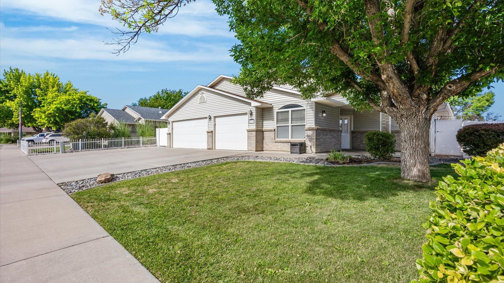 219 Mansfield Court — photo