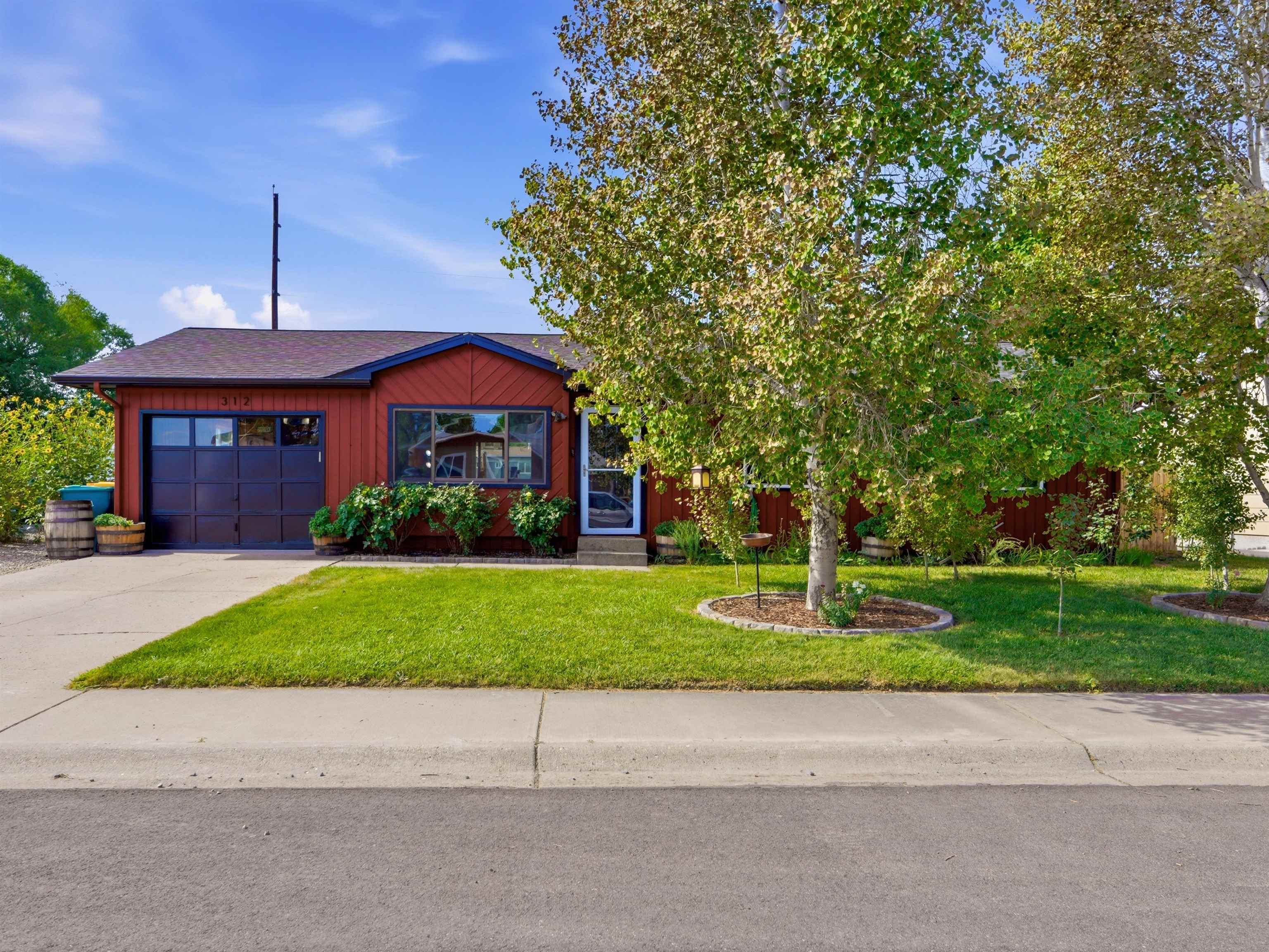 312 E Concord Drive — photo