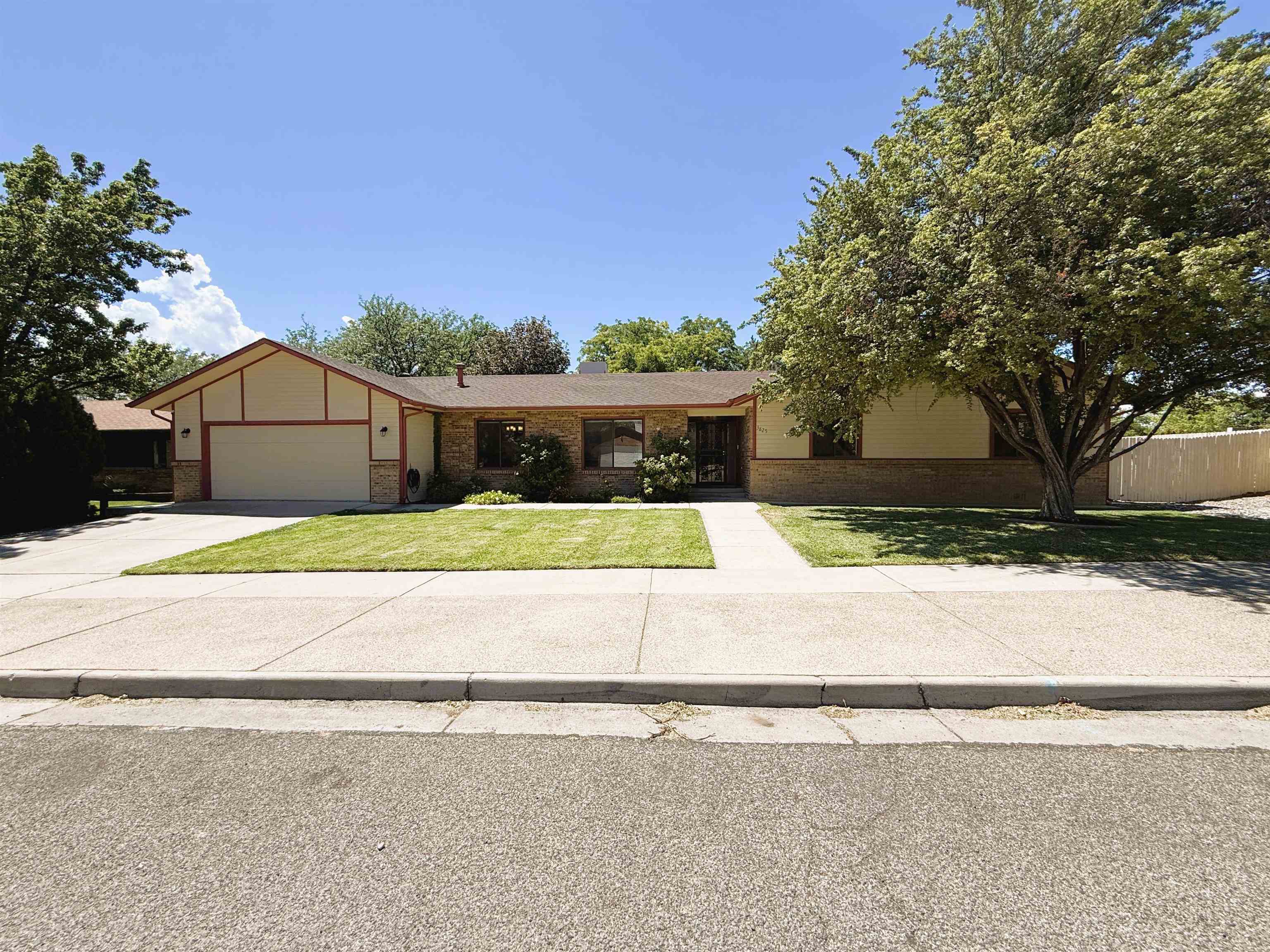 3825 Applewood Street — photo