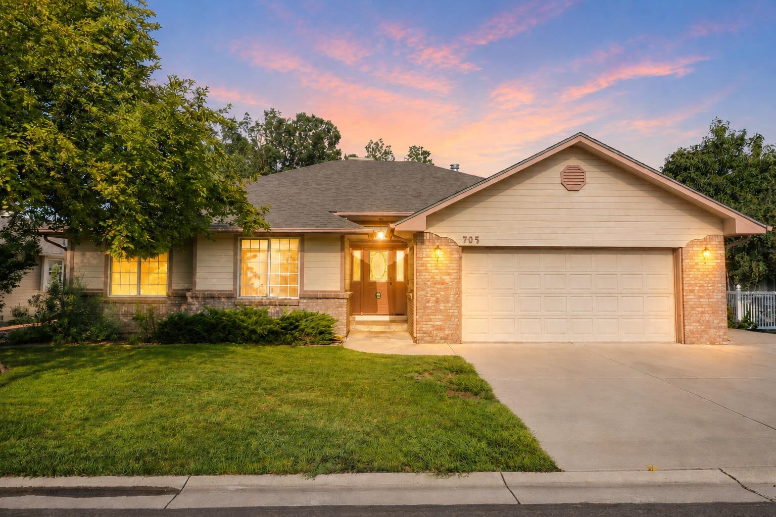 705 E Harbor Circle — photo
