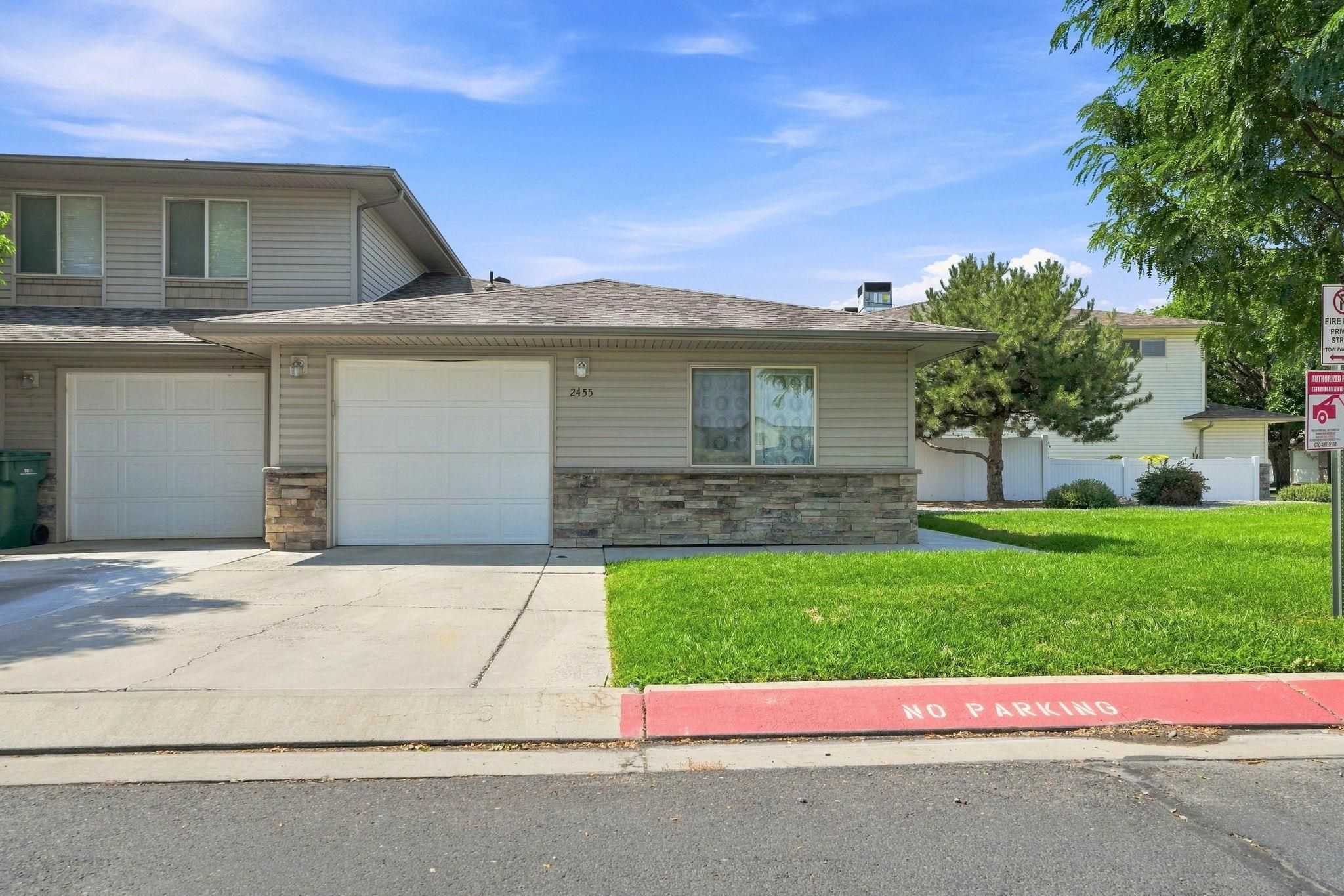2455 Theresea Lane — photo