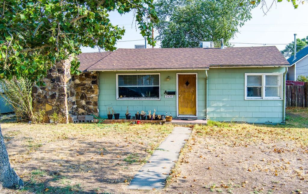 2430 Bunting Avenue — photo