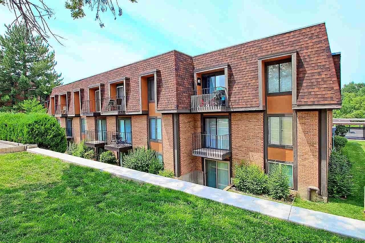 3231 Lakeside Drive 205 — photo
