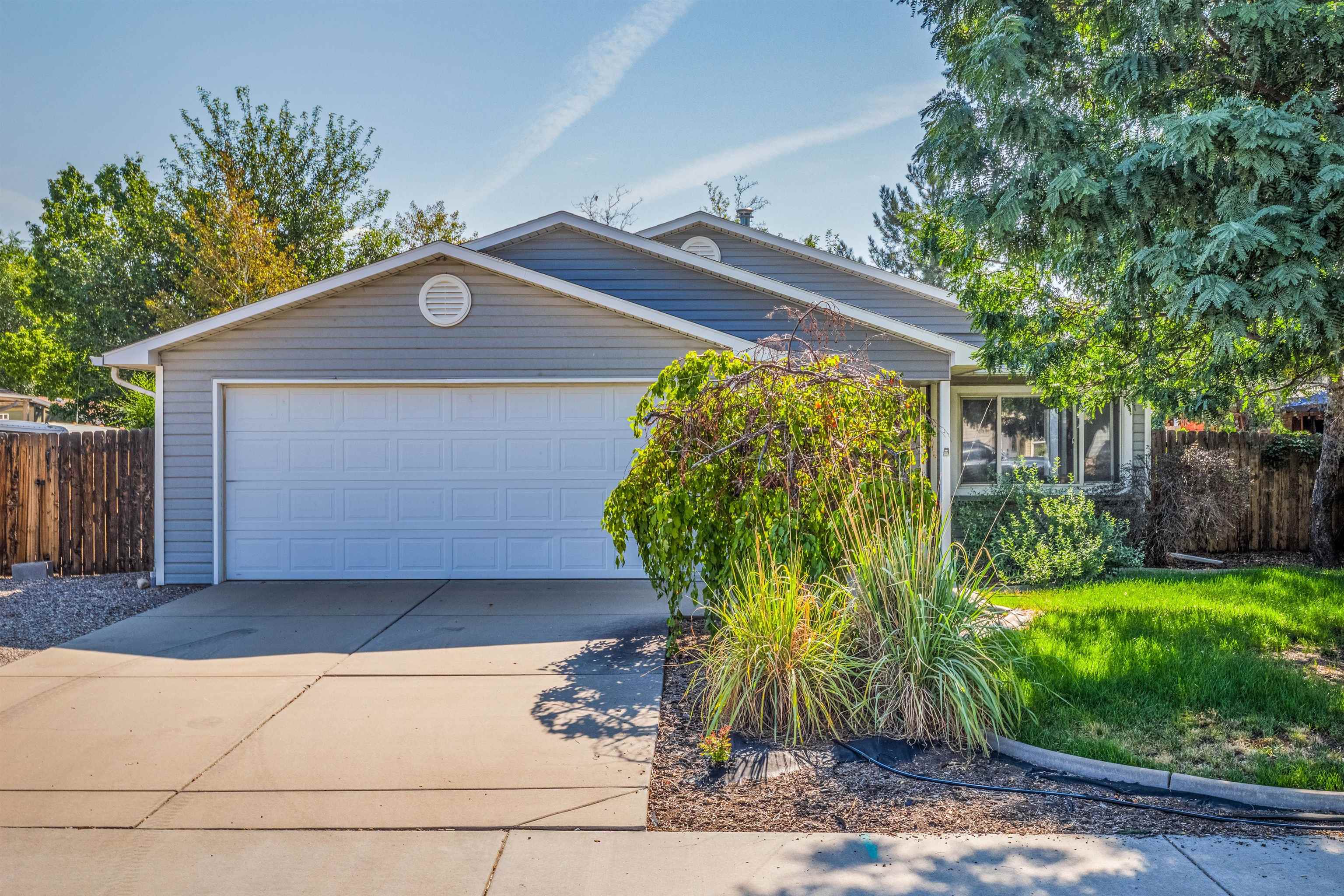 404 W Grove Drive — photo
