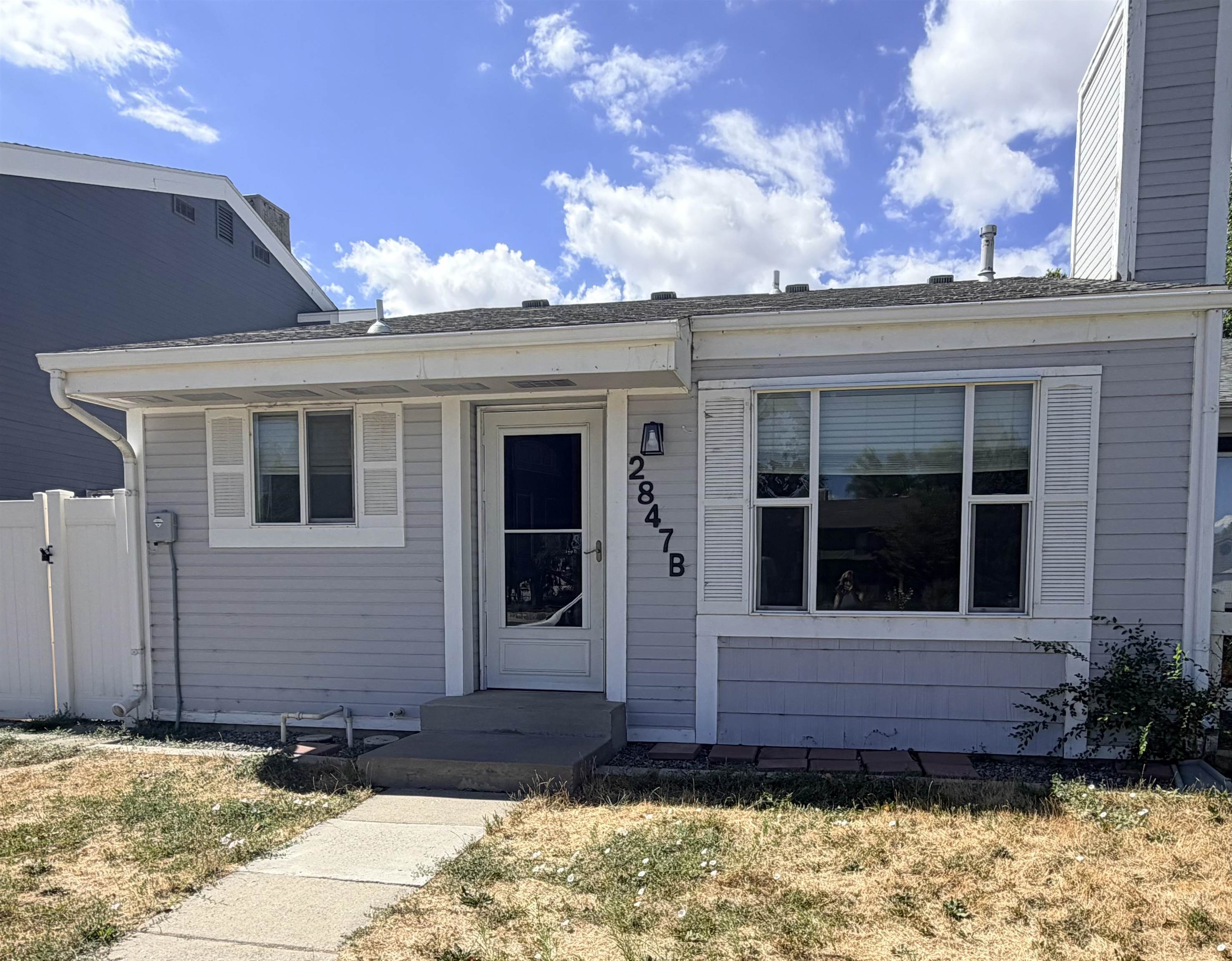 2847 Oxford Avenue B — photo