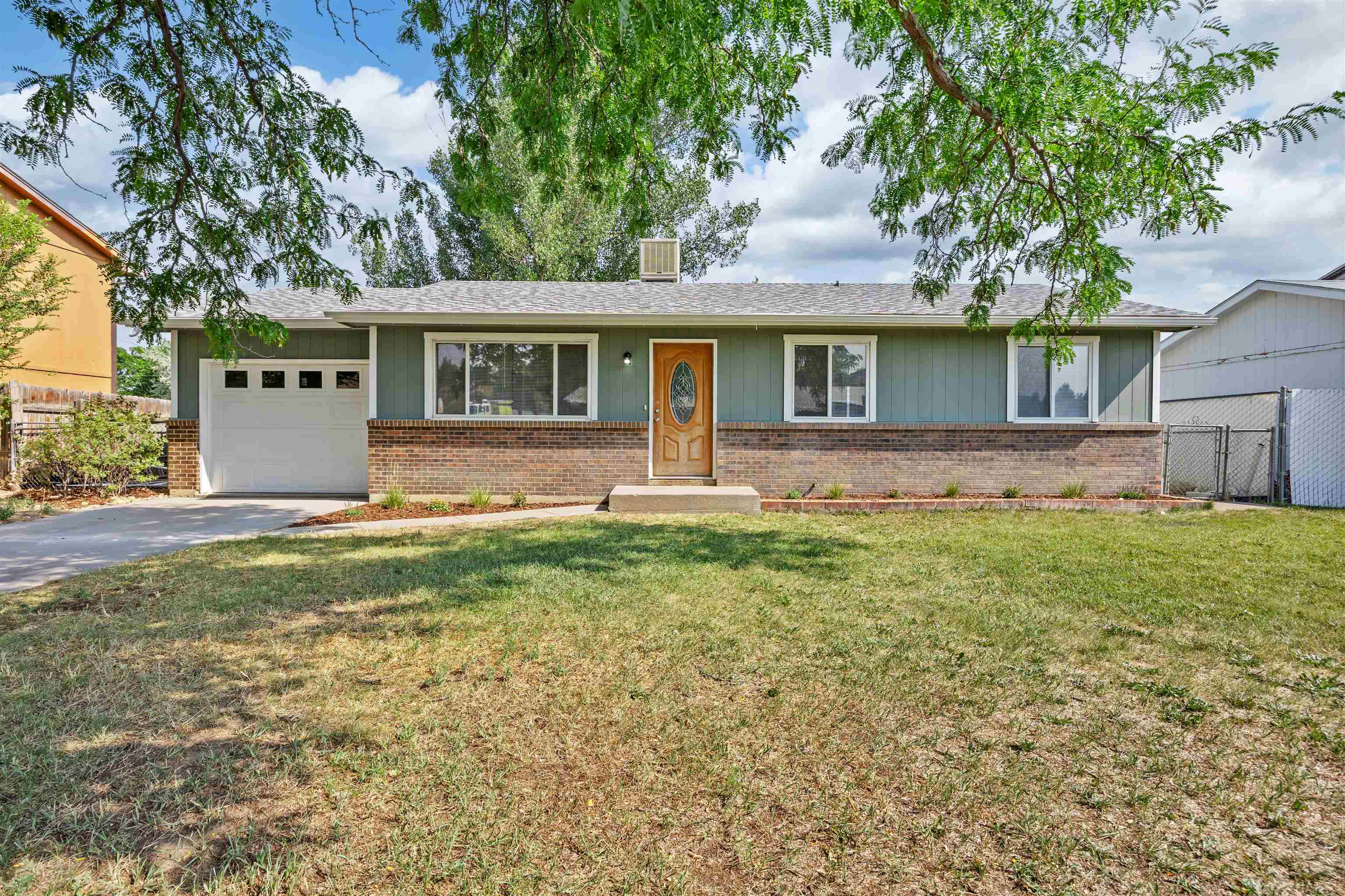 744 E Rio Blanco Avenue — photo