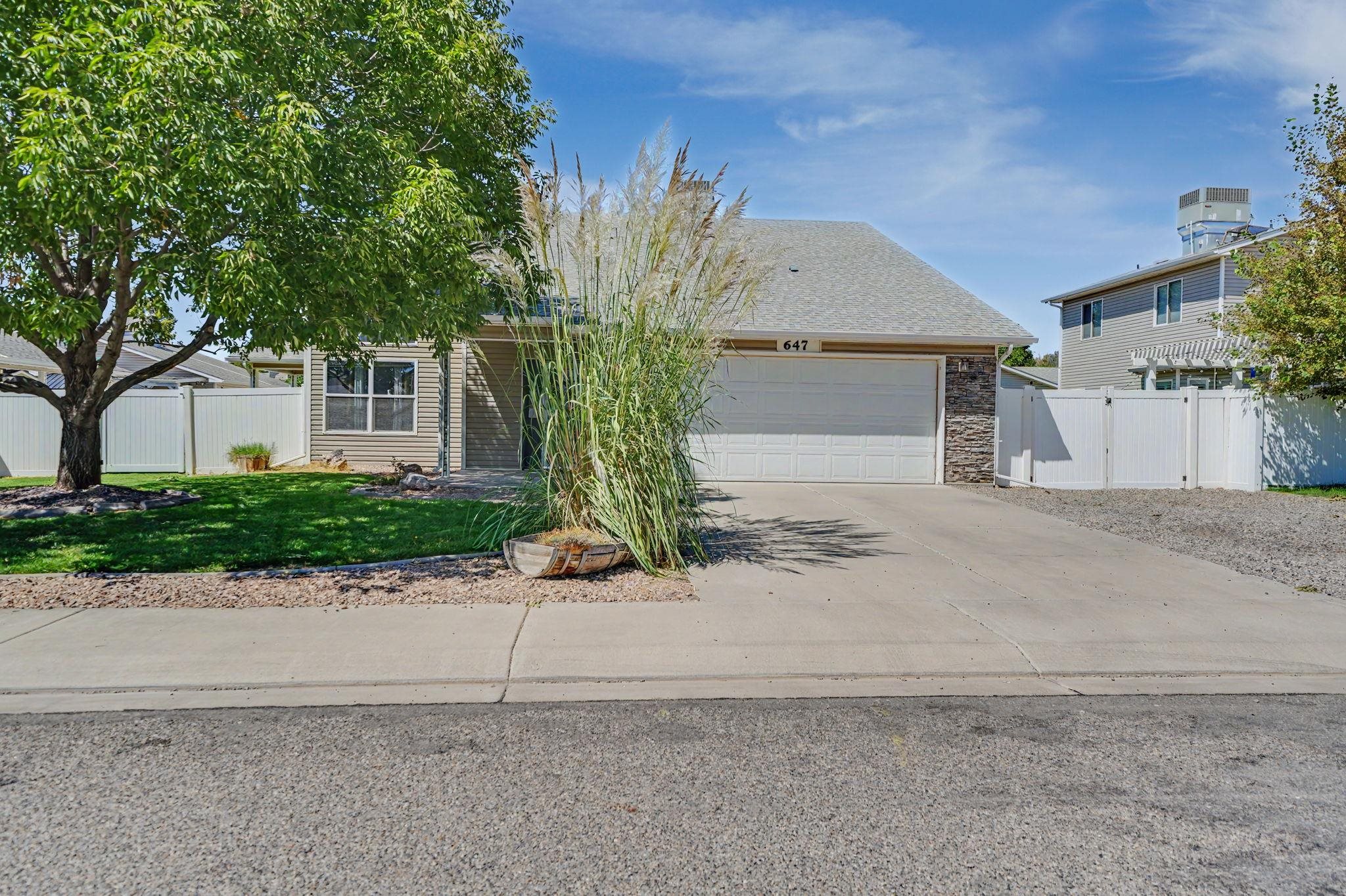 647 Longs Peak Drive — photo