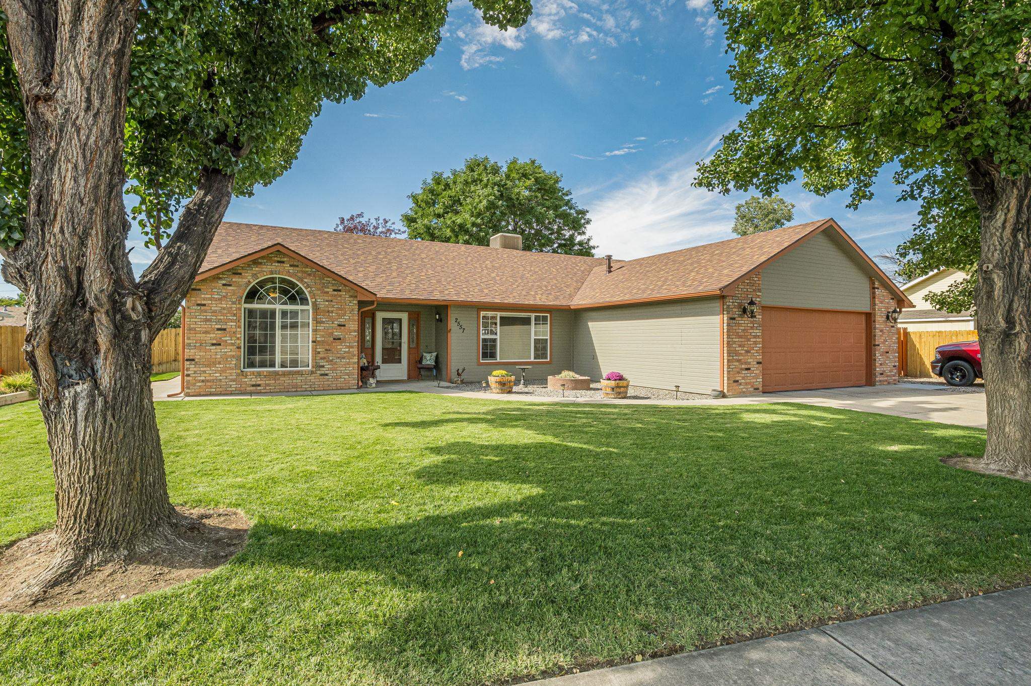 2557 Brenna Way — photo
