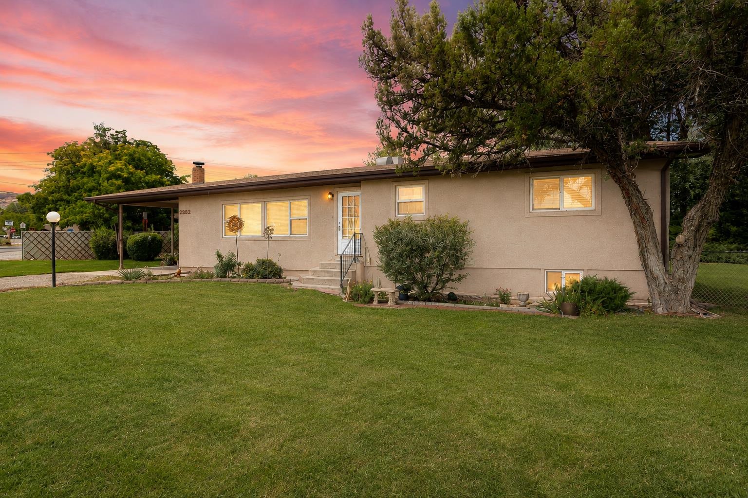 2252 Redlands Court — photo