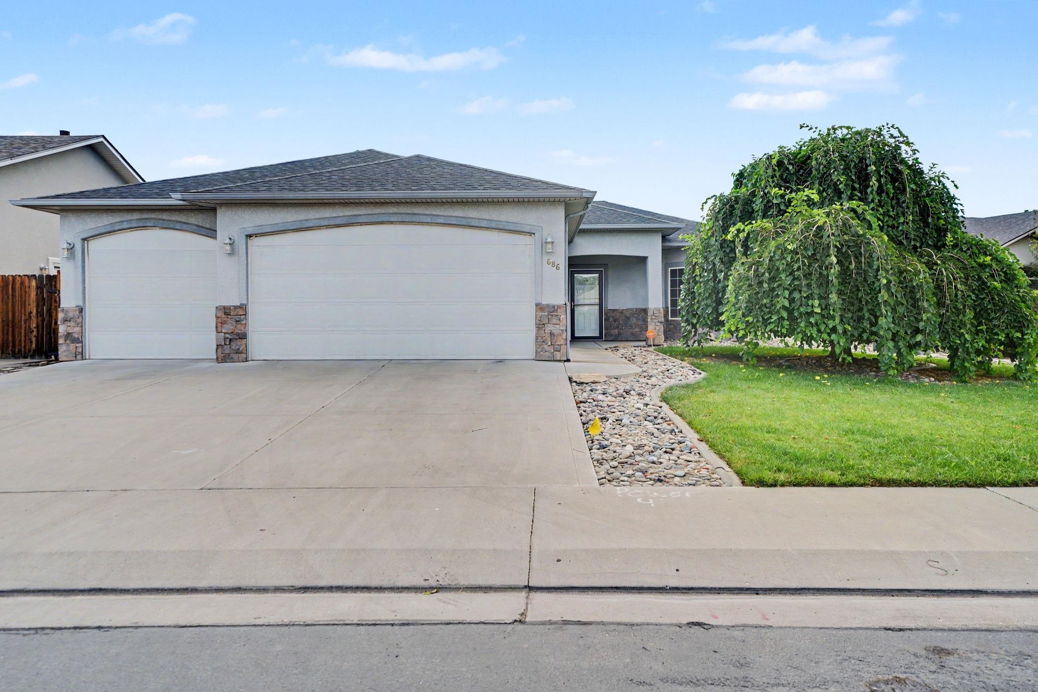 686 Patriot Court — photo