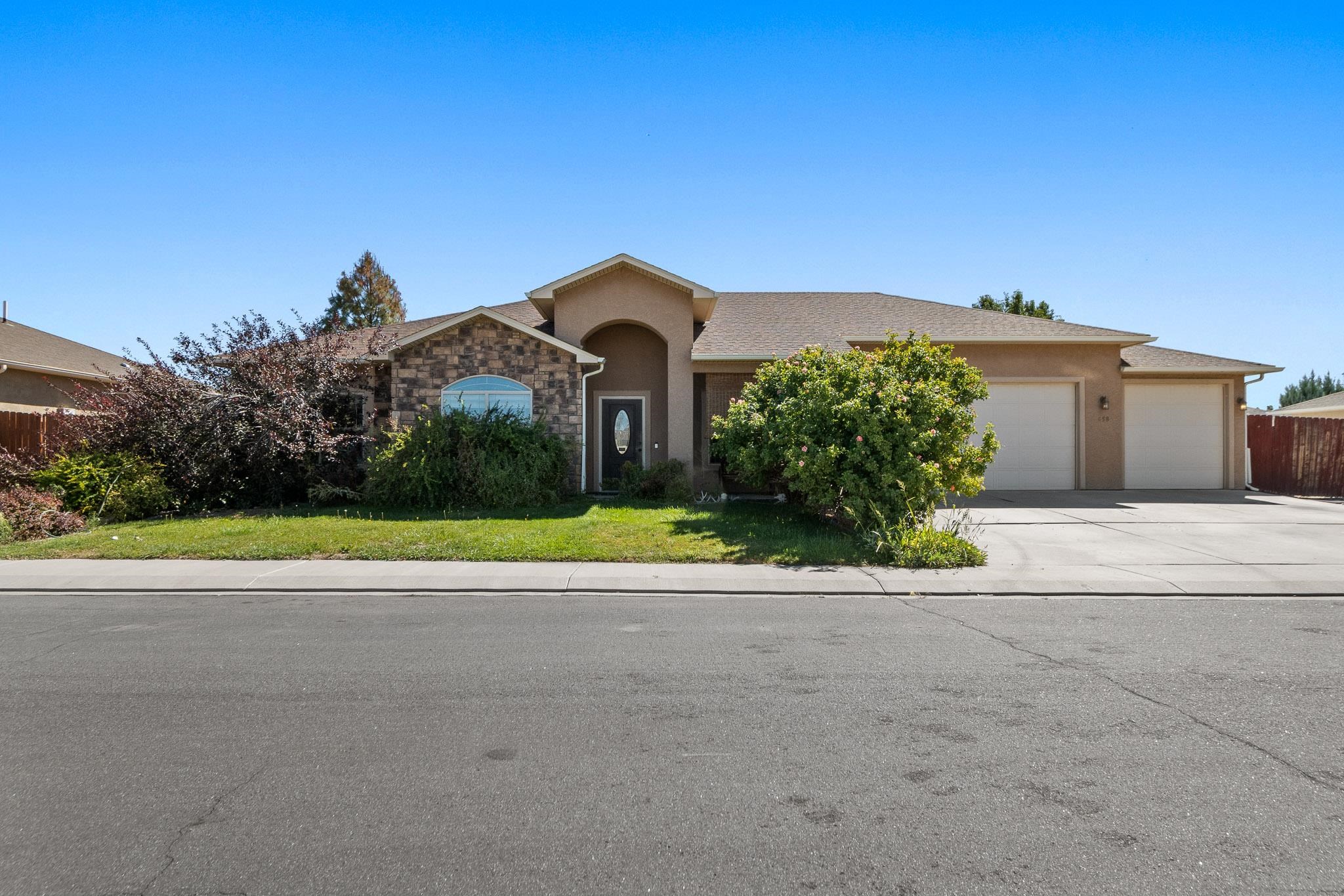 658 Bradford Court — photo