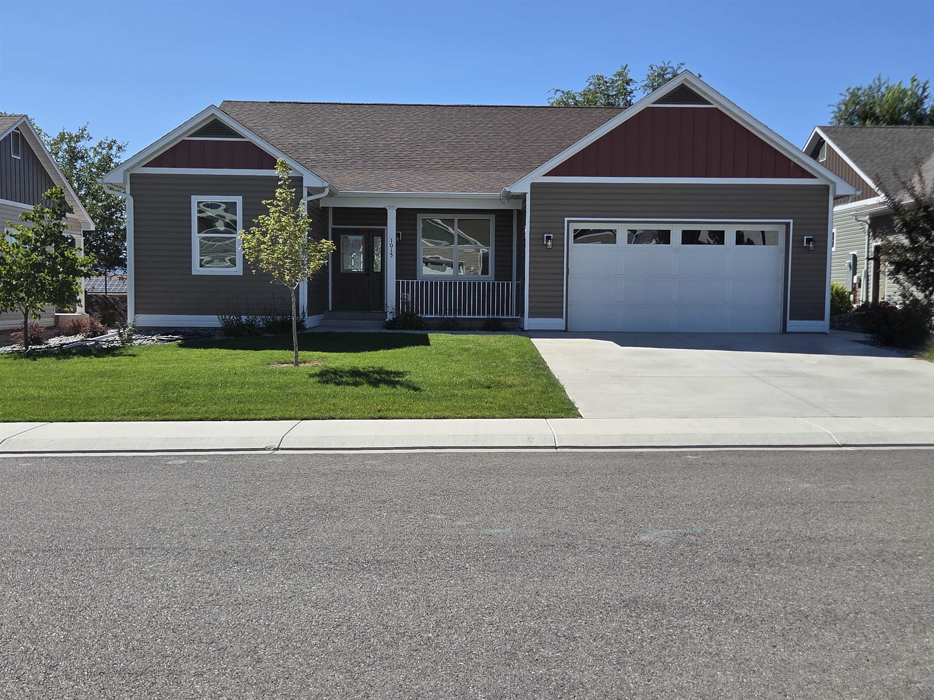 1015 Snowdrop Court — photo