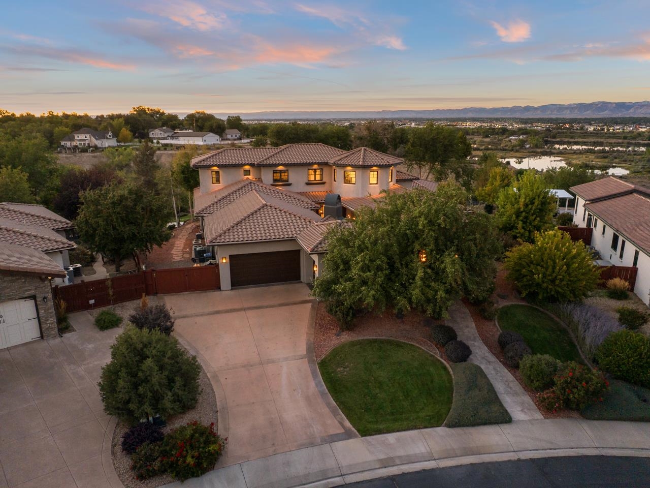 440 High Pointe Circle — photo